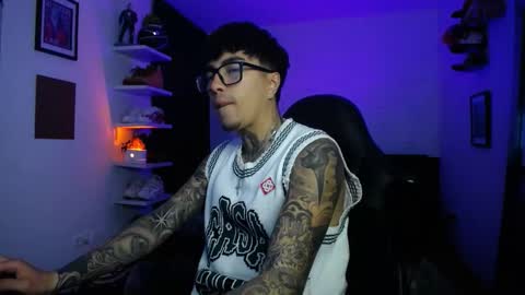 zac_muller1 online show from December 21, 4:20 am