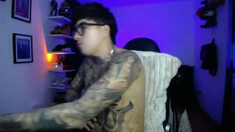 zac_muller1 online show from April 26, 1:58 am