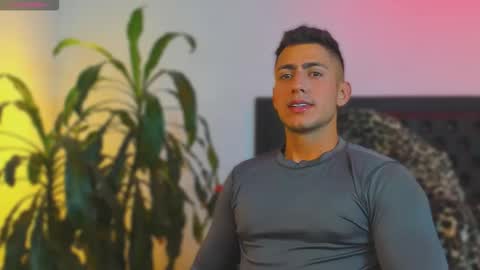 zachpri20 online show from December 4, 7:04 am