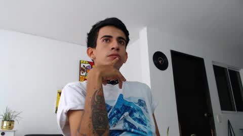 Snapshot of zack_kingg chatting on December 21, 4:14 pm Zack King online show from December 21, 4:14 pm