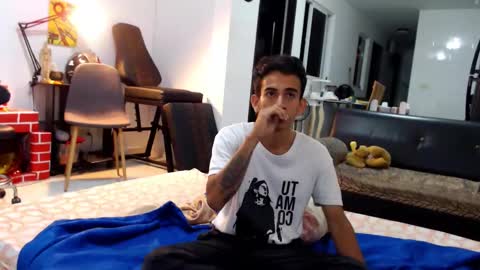 Snapshot of zack_kingg chatting on December 7, 10:56 am Zack King online show from December 7, 10:56 am