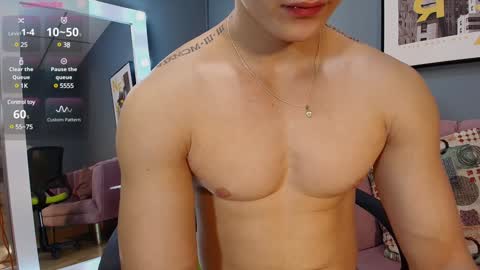 Snapshot of zack_miller24 chatting on December 11, 2:17 pm Zack online show from December 11, 2:17 pm