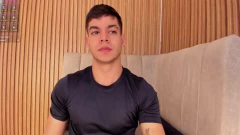 Snapshot of zamir_scott chatting on February 22, 7:32 pm zamir online show from February 22, 7:32 pm