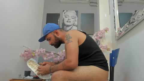 Snapshot of zane_cross chatting on October 7, 2:43 pm zane_cross online show from October 7, 2:43 pm