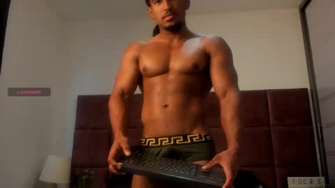 Snapshot of zane_lux chatting on February 27, 3:59 pm Zane Lux online show from February 27, 3:59 pm