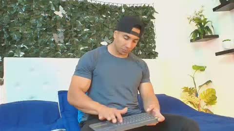 Snapshot of zanemaverick chatting on October 13, 12:11 pm zanemaverick online show from October 13, 12:11 pm