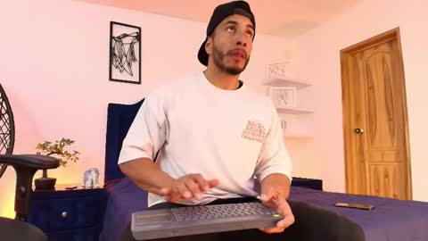 Snapshot of zanemaverick chatting on October 2, 12:31 pm zanemaverick online show from October 2, 12:31 pm