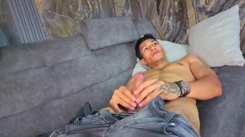 zaynmoretti online show from April 18, 7:07 pm