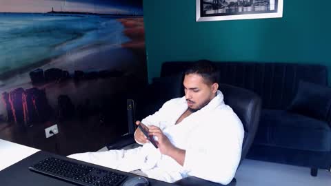 Snapshot of zenobaro chatting on October 12, 12:10 pm zenobaro online show from October 12, 12:10 pm
