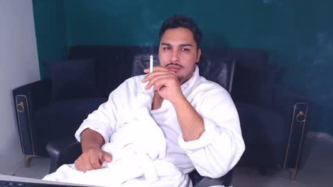 Snapshot of zenobaro chatting on January 23, 8:04 am zenobaro online show from January 23, 8:04 am
