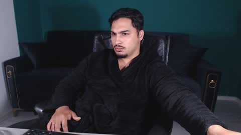 Snapshot of zenobaro chatting on February 3, 11:31 am zenobaro online show from February 3, 11:31 am