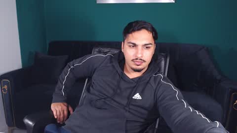 Snapshot of zenobaro chatting on January 21, 3:39 pm zenobaro online show from January 21, 3:39 pm