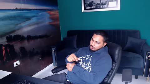 Snapshot of zenobaro chatting on October 14, 7:26 am zenobaro online show from October 14, 7:26 am