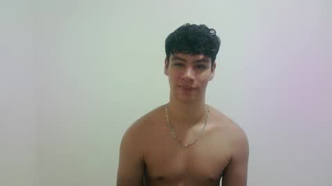 zeus_183 online show from September 20, 11:38 pm