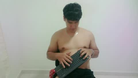 zeus_183 online show from April 24, 4:37 am