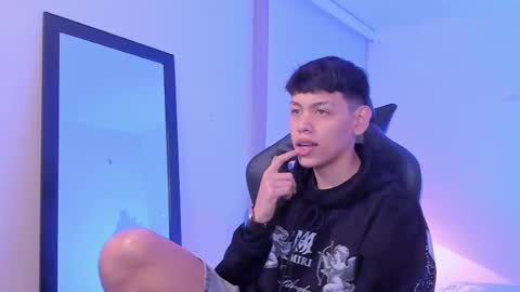 Snapshot of zeus_blaze chatting on September 15, 11:55 am zeus_blaze online show from September 15, 11:55 am