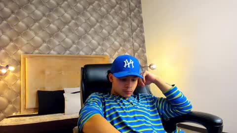 Snapshot of zeusjeff chatting on December 29, 7:11 pm zeus online show from December 29, 7:11 pm