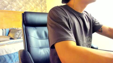 Snapshot of zeusjeff chatting on December 31, 5:11 am zeus online show from December 31, 5:11 am