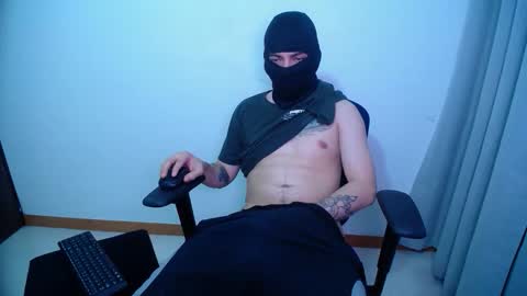 Snapshot of zoro_roronoa96 chatting on October 19, 3:00 am zoro_roronoa96 online show from October 19, 3:00 am