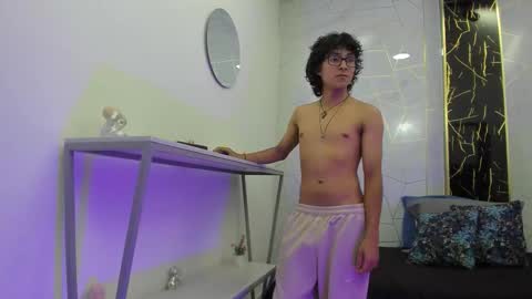     online show from November 22, 8:08 pm