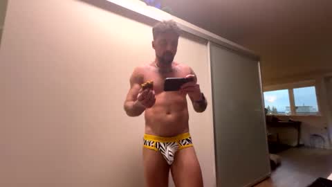 Snapshot of zuko_zen69 chatting on January 17, 12:53 am Zuko online show from January 17, 12:53 am