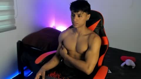 zyzz_1812 online show from June 6, 8:48 pm