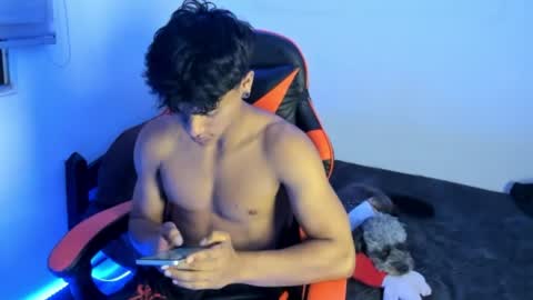 zyzz_1812 online show from June 8, 2:34 am