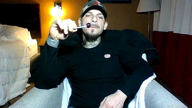 Snapshot of DADDY_KANE8--- chatting on December 18, 6:10 am DADDY KANE8--- online show from December 18, 6:10 am
