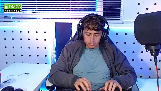 Snapshot of Darko0717 chatting on October 12, 4:45 pm Darko0717 online show from October 12, 4:45 pm