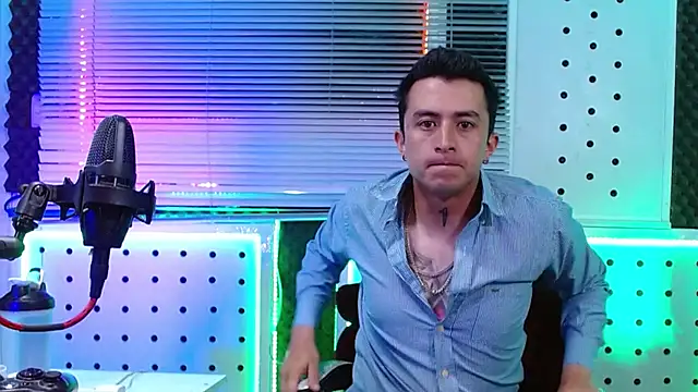 Darko0717 online show from April 11, 1:36 pm