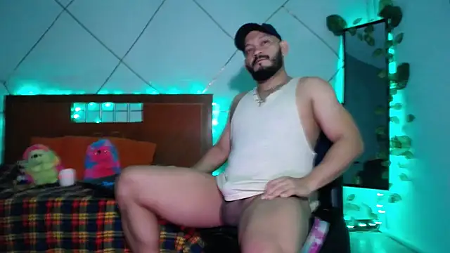 Snapshot of dann_big chatting on February 9, 1:25 pm dann big online show from February 9, 1:25 pm