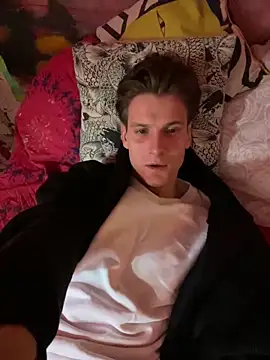 ETHAN MOORE online show from October 13, 12:55 pm