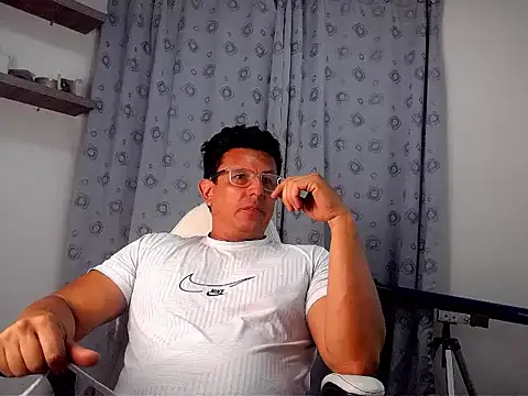 Snapshot of pedropicapi chatting on October 16, 12:18 am pedropicapi online show from October 16, 12:18 am
