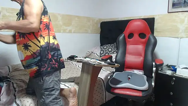 VALENTINO1983  online show from October 20, 9:08 pm