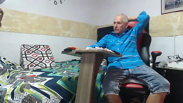 VALENTINO1983  online show from November 17, 12:02 am