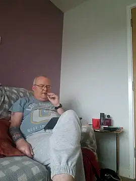 FriendlyDave online show from February 10, 8:20 am