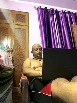 Snapshot of Dick_6inches chatting on October 7, 1:32 am Dick 6inches online show from October 7, 1:32 am