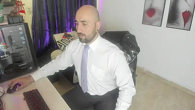 Snapshot of Leon_1234 chatting on December 28, 6:40 pm Leon 1234 online show from December 28, 6:40 pm