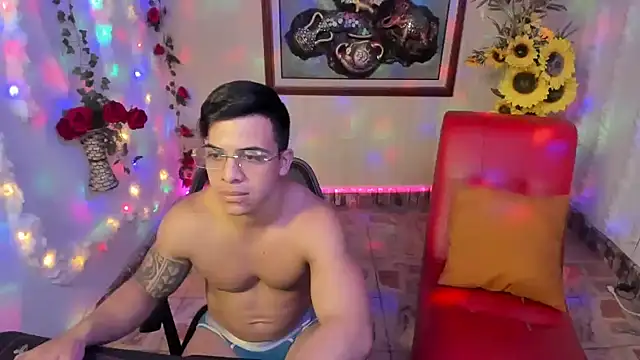 TheMuscularVenezuelanMan online show from March 4, 8:27 pm