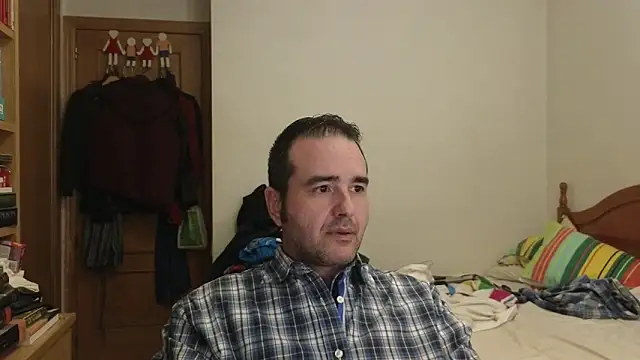 curiosillo83 online show from April 22, 7:51 pm