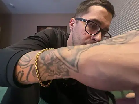 Bwcjoshbanks online show from January 2, 5:46 am