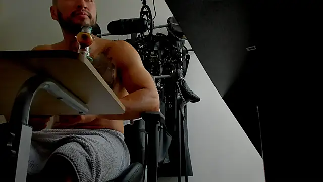 Snapshot of billyMayer_ chatting on December 8, 8:47 pm billyMayer online show from December 8, 8:47 pm