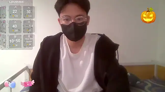 Snapshot of Gwencloudy chatting on February 10, 3:46 am Gwencloudy online show from February 10, 3:46 am
