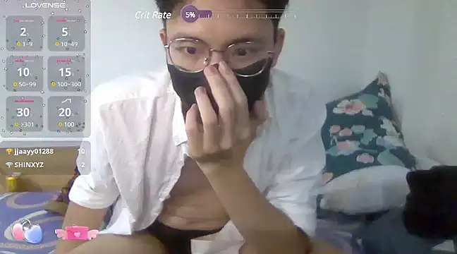 Snapshot of Gwencloudy chatting on January 22, 2:14 pm Gwencloudy online show from January 22, 2:14 pm