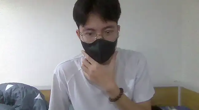 Snapshot of Gwencloudy chatting on March 16, 10:11 am Gwencloudy online show from March 16, 10:11 am