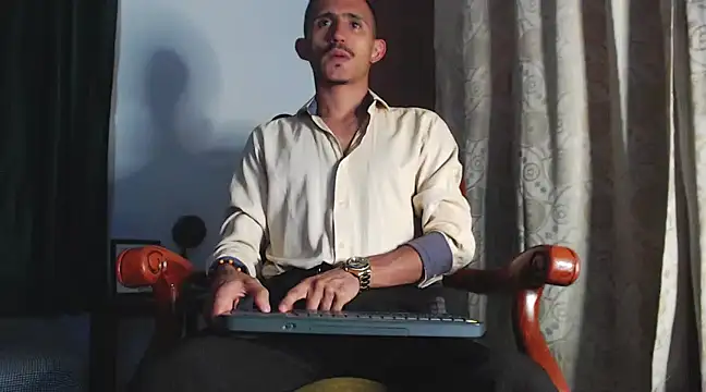 Snapshot of HomeAloneK chatting on January 6, 7:56 pm HomeAloneK online show from January 6, 7:56 pm