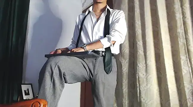 Snapshot of HomeAloneK chatting on December 16, 7:54 pm HomeAloneK online show from December 16, 7:54 pm