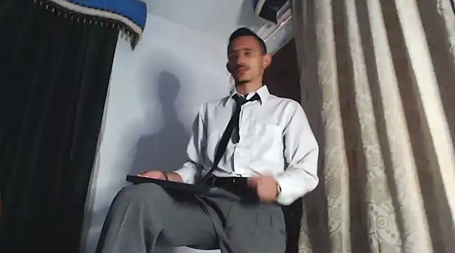 Snapshot of HomeAloneK chatting on February 5, 8:04 pm HomeAloneK online show from February 5, 8:04 pm