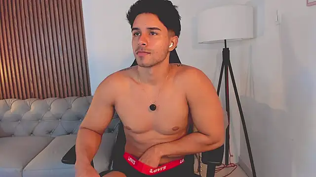 Snapshot of liam_collins21 chatting on October 17, 12:09 pm liam collins21 online show from October 17, 12:09 pm