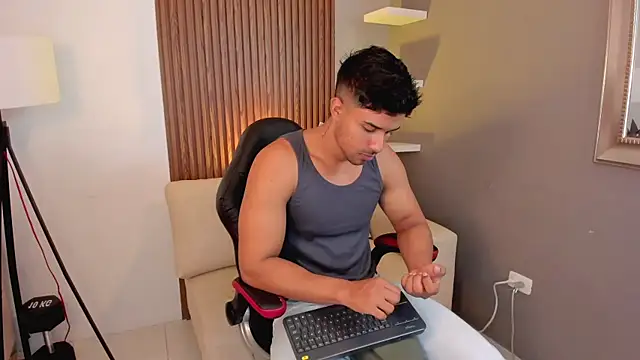 Snapshot of liam_collins21 chatting on January 23, 11:37 am liam collins21 online show from January 23, 11:37 am
